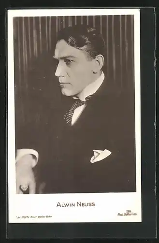 AK Schauspieler Alwin Neuss mit ernstem Blick