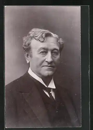 AK Schauspieler Ernst Hartmann mit Anzug und Krawatte