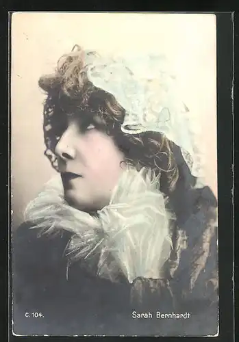 AK Schauspielerin Sarah Bernhardt mit sehnsuchtsvollem Blick