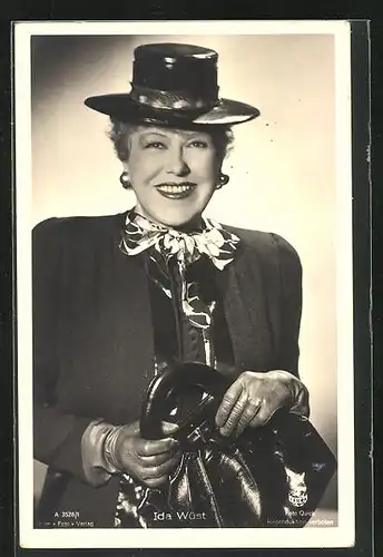 AK Schauspielerin Ida Wüst mit Hut und Handtasche
