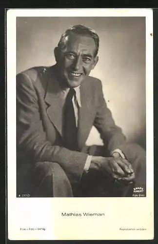 AK Schauspieler Mathias Wieman mit freundlichem Lächeln