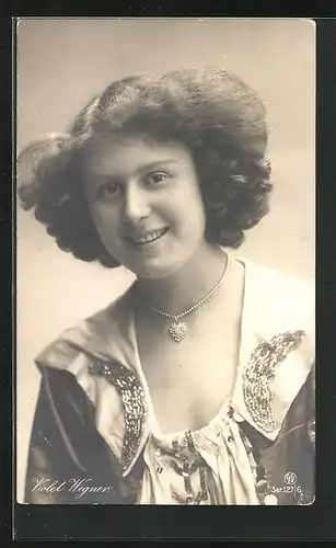 AK Schauspielerin Violet Wegner mit reizendem Lächeln