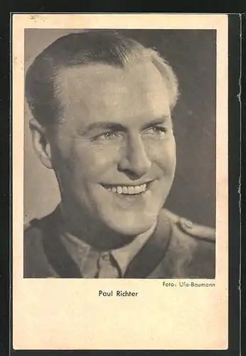 AK Schauspieler Paul Richter mit fröhlichem Lachen