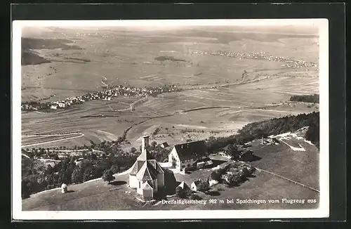 AK Spaichingen, der Dreifaltigkeitsberg mit Kirche über dem Ort im Tal, Fliegeraufnahme