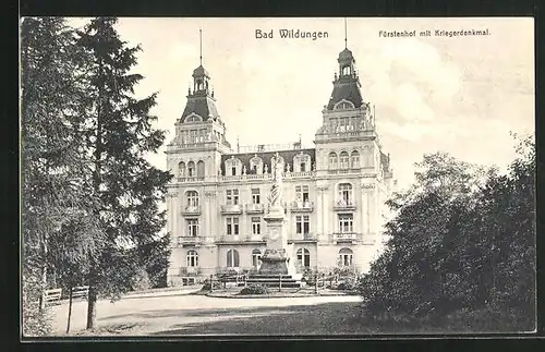 AK Bad Wildungen, Fürstenhof mit Kriegerdenkmal