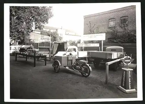 Fotografie Mehlert, Neumünster, Ansicht Neumünster, Goliath Dreirad & Lastenmotorrad bei einer Nutzfahrzeugmesse
