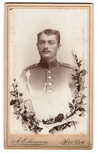 Fotografie A. Eberwein, Neu-Ulm, Bahnhofstr. 5 1 /2, Portrait Soldat in Uniform Rgt. 12 mit Schützenschnur, Ludwig III.