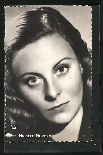 AK Schauspielerin Michèle Morgan mit direktem Blick in die Kamera