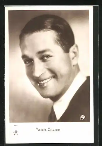 AK Schauspieler Maurice Chevalier mit strahlendem Lächeln