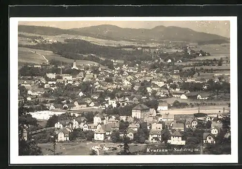 AK Kratzau-Sudetengau, Blick auf Ort aus der Vogelschau mit Umgebung