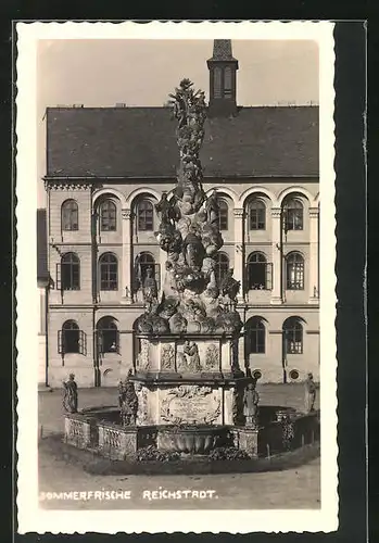 AK Reichstadt, Pestsäule im Sonnenschein