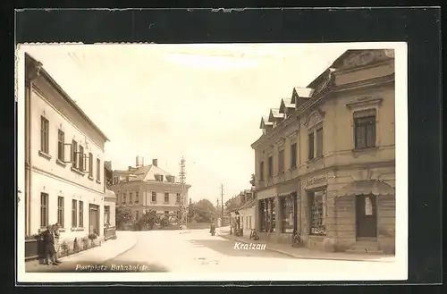 AK Kratzau, Postplatz mit Bahnhofstrasse und Geschäft Franz Seidemann