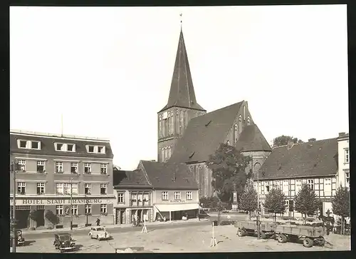 Fotografie unbekannter Fotograf, Ansicht Dramburg, Marktplatz mit Hotel Stadt Dramburg