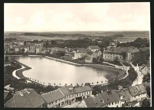 Fotografie unbekannter Fotograf, Ansicht Insterburg, Blick über den Ort mit Gewässer