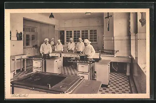 AK Heidingsfeld, Frauen beim Kochen in der Schulküche I. des Erz. Institut und Haushaltungsschule