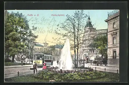 AK Halle a. S., Riebeckplatz mit Strassenbahn und Brunnen