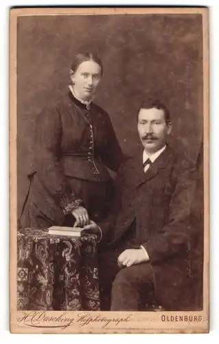 Fotografie H. Daseking, Oldenburg, Lange-Strasse 15, Bürgeliches Paar im feinen Zwirn