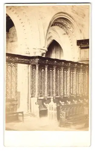 Fotografie unbekannter Fotograf, Ansicht Egremont, Inneres der Kirche