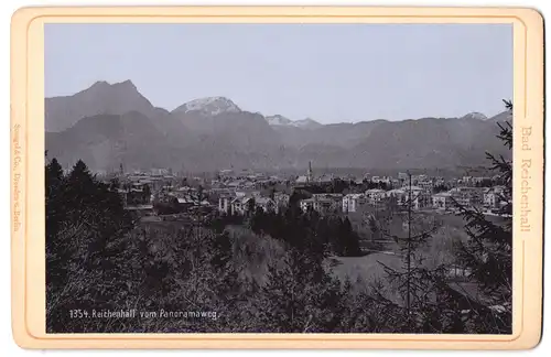 Fotografie unbekannter Fotograf, Ansicht Reichenhall, Totale der Stadt vom Panoramaweg aus