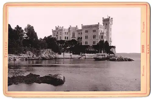 Fotografie Römmler & Jonas, Dresden, Ansicht Trieste, Blick auf Schloss Miramare