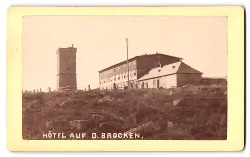 Fotografie A. Wille, Harzburg, Ansicht Brocken, Brockenturm mit Hotel