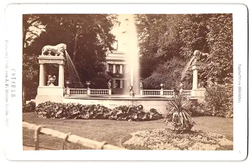 Fotografie J. F. Stiehm, Berlin, Ansicht Potsdam, Springbrunnen am Jagdschloss Glinicke