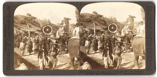 Stereo-Fotografie Underwood, London, Buddhistische Prozession Tempel des Zahnes Buddha Elepfanten, asiatische Volkstypen