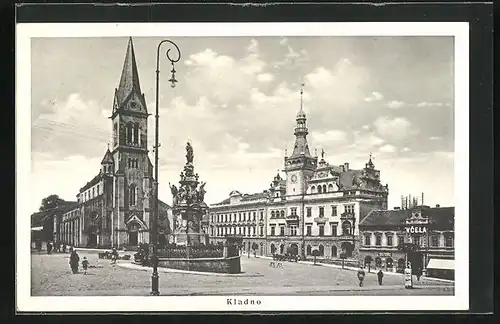 AK Kladno, Ansicht der Kirche und des Rathauses