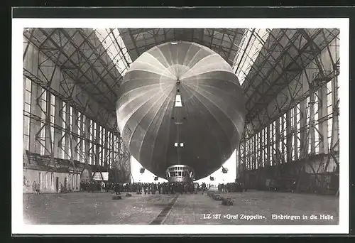 AK Zeppelin LZ 127 wird in Halle eingebracht