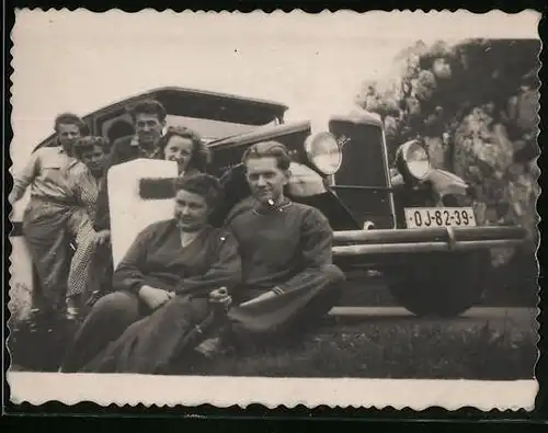 Fotografie Auto Praga, Familie mit Limousine abgelichtet