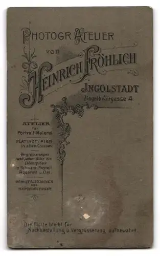 Fotografie Heinr. Fröhlich, Ingolstadt, Ziegelbräustr. 4, Portrait junger Soldat in Feldgrau Uniform mit Bajonett