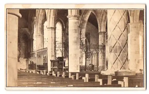 Fotografie I. J. Sutcliff, Burton, unbekannter Ort, Inneres einer Kirche mit Sprechkanzel