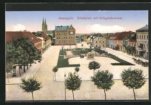 AK Neuruppin, Schulplatz mit Kriegerdenkmal