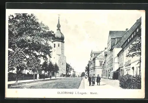AK Olbernhau i. Erzgeb., Markplatz mit Kirche und Geschäften