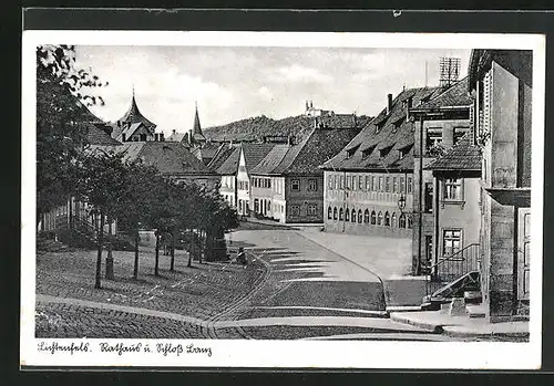 AK Lichtenfels, Strassenpartie am Rathaus, Blick nach Schloss Banz