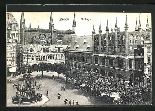 AK Lübeck, Passanten vor Rathaus