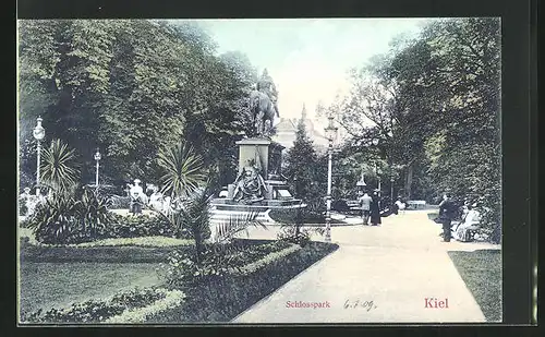 AK Kiel, Spaziergänger im Schlosspark