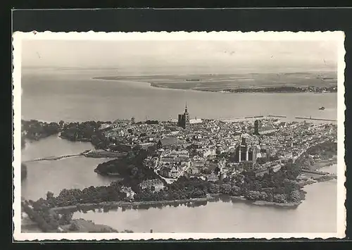 AK Stralsund, Totalansicht der Alt-Stadt aus der Vogelschau