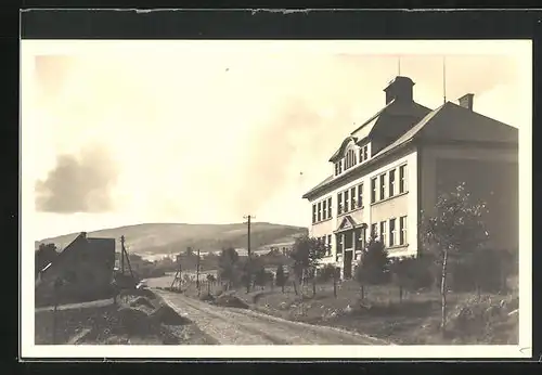 AK Zásada, Blick auf Strasse im Ort mit Haus