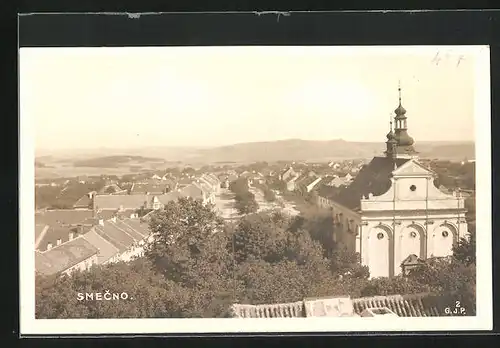 AK Smecno, Ortsansicht mit Blick auf Kapelle