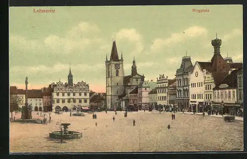 AK Leitmeritz / Litomerice, Rathaus am Ringplatz, Brunnen und Denkmal