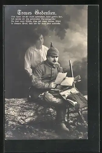 Foto-AK Soldat liest Brief mit Geist seiner Frau