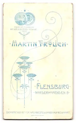 Fotografie Martin Frölich, Flensburg, Norderhofenden 9, Junges Fräulein mit hoher Frisur und keckem Blick