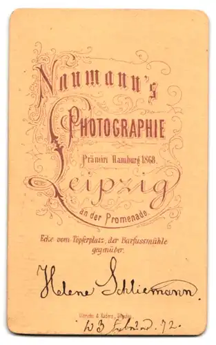 Fotografie Naumann, Leipzig, An der Promenade, Hübsche Frau mit hochgesteckten Haaren