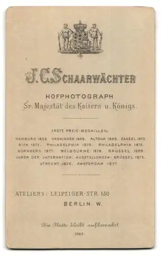 Fotografie J. C. Schaarwächter, Berlin, Leipziger-Str. 130, Portrait junge Frau im Biedermeierkleid mit Locken