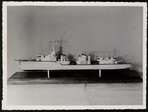 Fotografie Kriegsschiff - Modell eines Zerstörers