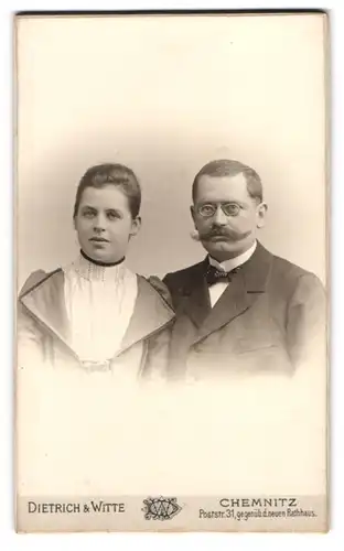 Fotografie Dietrich & Witte, Chemnitz, Poststrasse 31, Ehepaar, schöne Frau und edler Herr mit Zwicker und Schnauzer