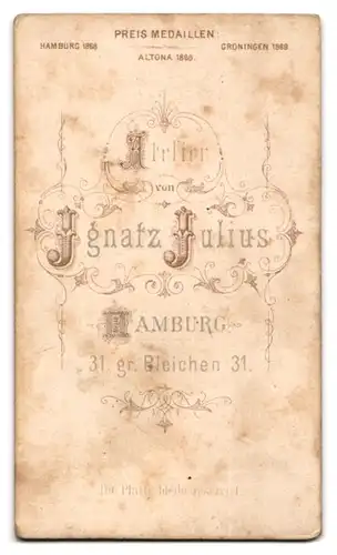 Fotografie J. Julius, Hamburg, Gr. Bleichen 31, Mann in edlem Anzug, Bart und grossen Augen