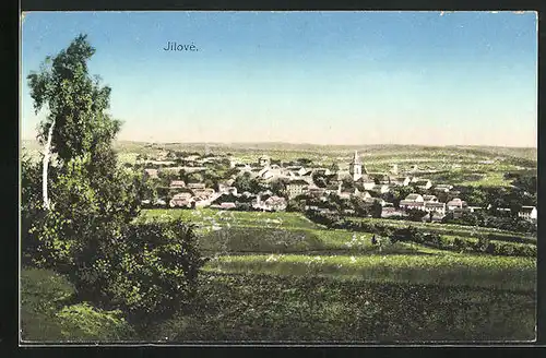 AK Jilové, Ortsansicht mit umliegenden Hügeln
