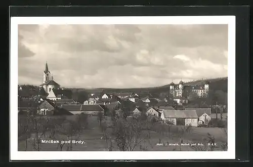 AK Mnisek pod Brdy, Teilansicht mit Schloss und Kirche